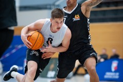 Franklyn Aunitz (Giants Düsseldorf, No.8) in Aktion

DEU, Duesseldorf, 22.08.21 Basketball, Testspiel Saisonvorbereitung 2021/2022 ART Giants Düsseldorf - Phoenix Hagen